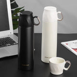 Petit thermos avec tasse