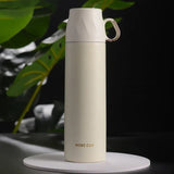 Petit thermos avec tasse