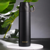 Petit thermos avec tasse