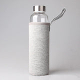 bouteille verre et housse grise